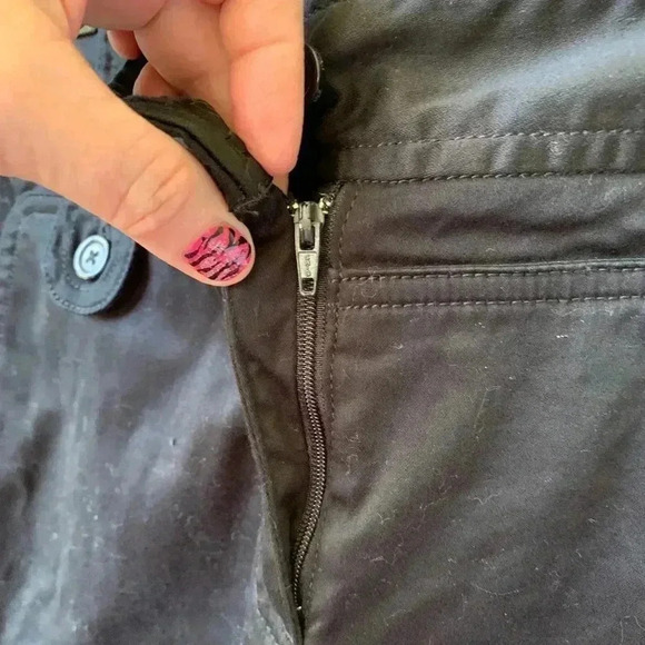 Larry levine petites size 6p black capri pants, pockets, - Picture 3 of 6